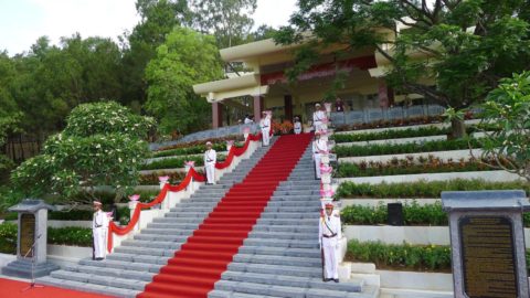 ve-tham-lang-sen-que-huong-cua-bac-ho-kinh-yeu10-480x270-1